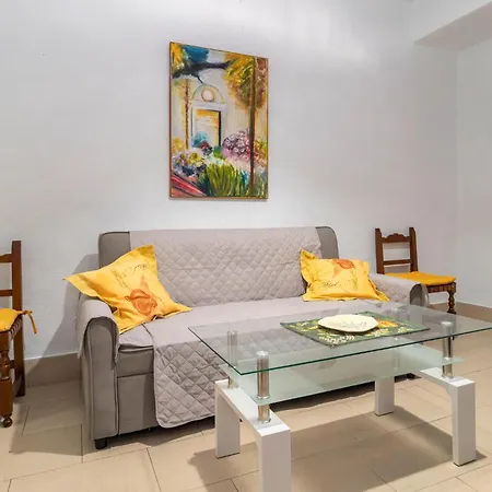 1 Bedroom Cozy In Apartment *